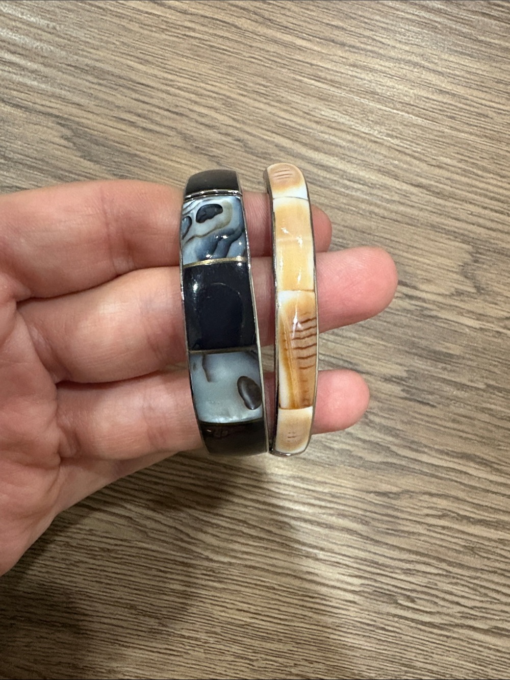Vintage Bangle Bracelets Women OS Black Tan Excellent Shell Inlay Hinged Cuffs